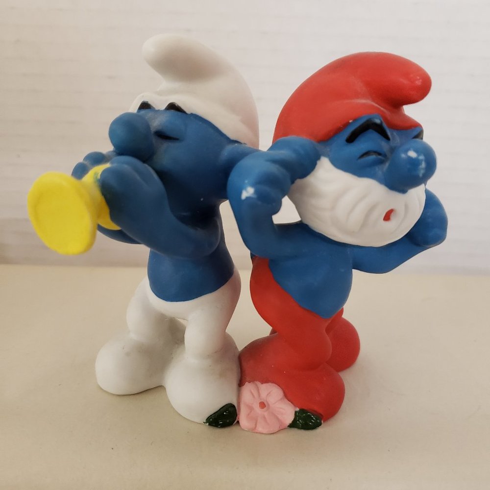 Vintage 3" ceramic smurf figurine collectible as is as shown